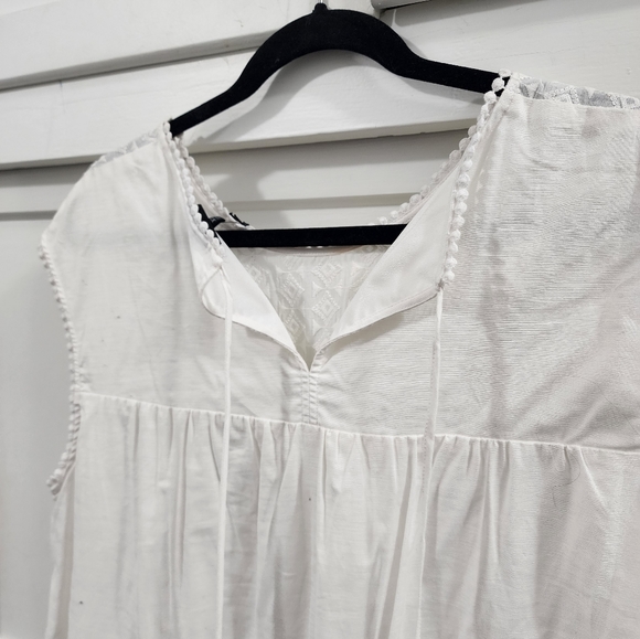 White eyelet lace trim white dress - Picture 4 of 7